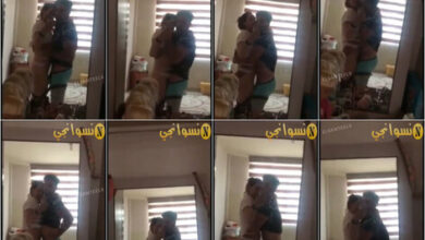 تسريب فيديو واد حيحان ماسك اخته جوا الاوضة ادام المرايه منزل البوكسر مطلع زبره يحك فى كسها عشان هى قالعه الاندر بتاعها و هي ماسكه الموبايل بتاخد سيلفي - سكس محارم ودياثة مصري اخ واخته