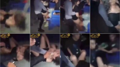 شلة شباب يزنقو بنت في التروسيكل ويعملو عليها حفلة وبينكوها بالدور والبنت مش عايز بس الشباب فشخو كسها - أفلام سكس جماعي جانج بانج مصري