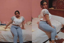 اللبوة حنان تجميعة كاملة وهي بتعرض وتتلبون وترقص علي اغنية بنت الجيران وتبعبص طيزها كتير وتدخل ازازة مزيل عرق في طيزها صوت مصري واضح - سكس رقص ونودز مصري